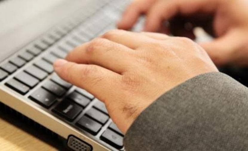 دراسة: الإفراط في الإنترنت يرفع التوتر