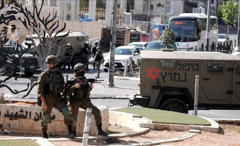 West Bank and Jerusalem raids cause clashes