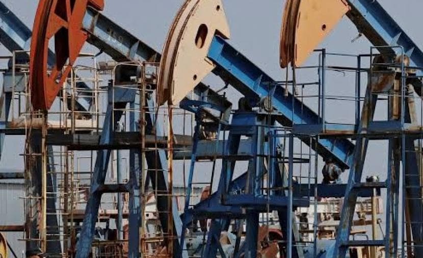 Oil drops as Strait of Hormuz talks advance