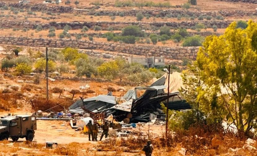 الاحتلال يدمّر منشآت زراعية ويغلق بئر شرق نابلس
