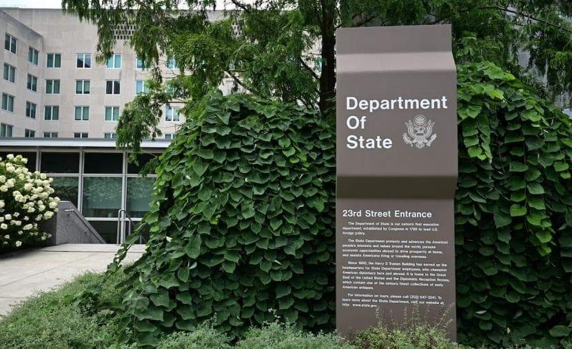 Judge blocks Trump visa suspension