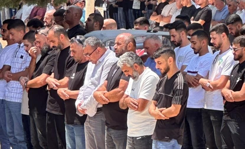 70,000 Pray at Al-Aqsa
