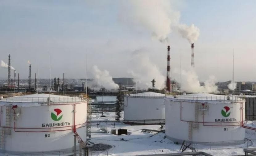 Moscow closes oil refinery after attack