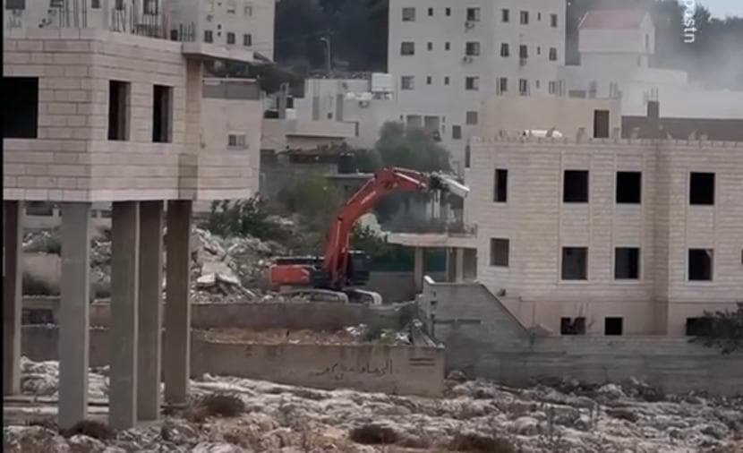 احتلال يهدم منزلًا في نابلس