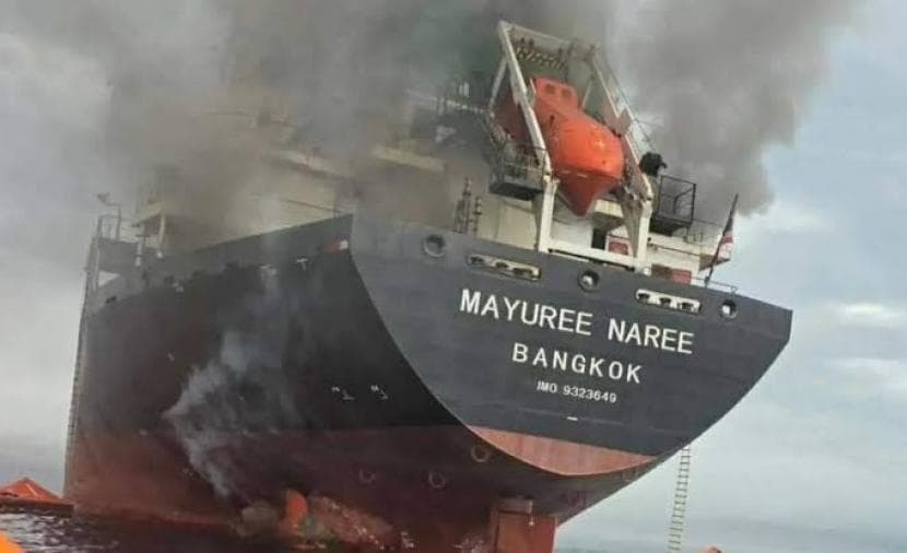 انفجارات بمضيق هرمز خلال المباحثات