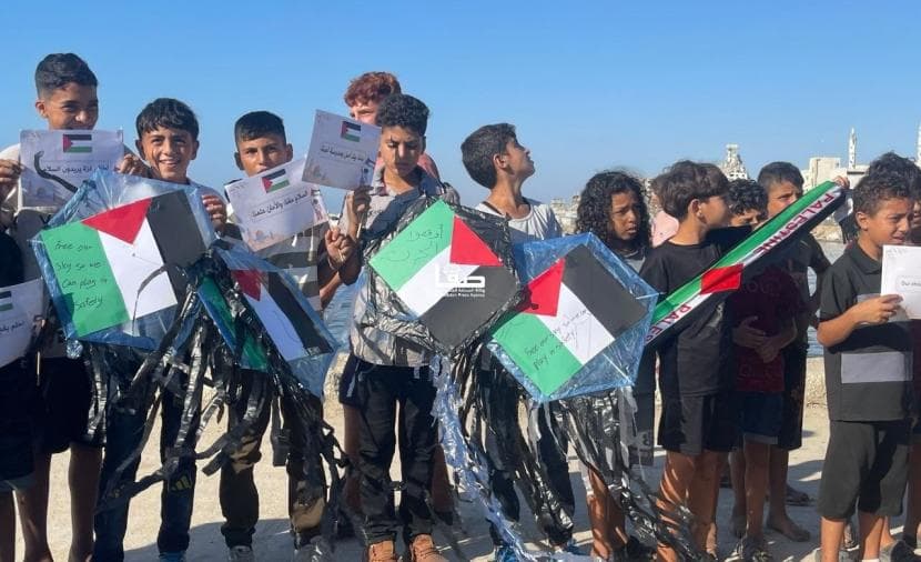 أطفال يرفضون التحريض الإسرائيلي في ميناء غزة