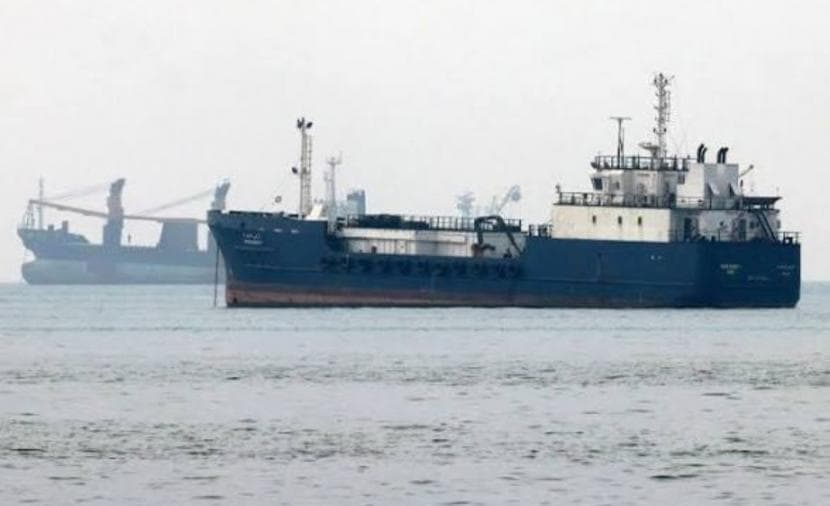 Seven Ships Transit Hormuz