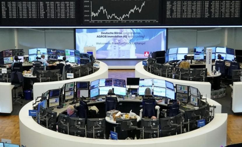 European stocks advance on tech strength