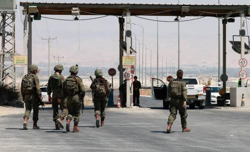 West Bank lockdown continues