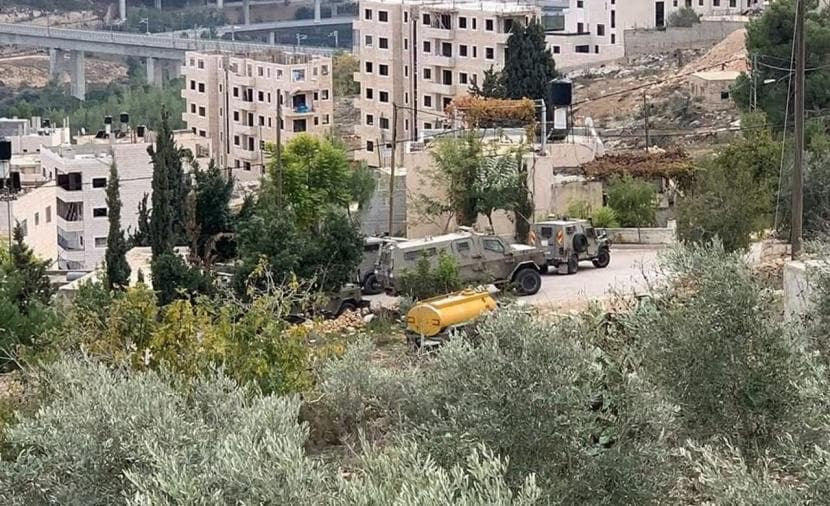 Occupation soldiers target youths at Beit Iksa checkpoint