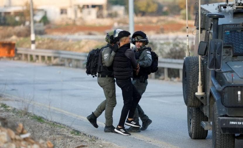 Occupation detains citizens in Hebron