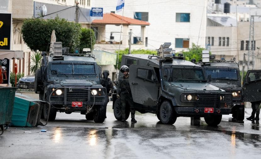 الاحتلال يعتقل صحفية ويفتش مركبات في بيت لحم