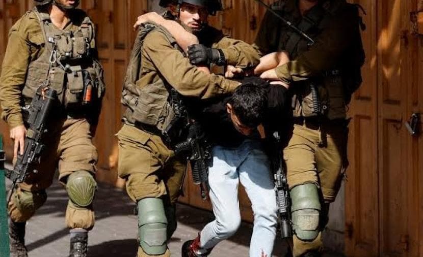 Occupation forces detain 19 West Bank residents