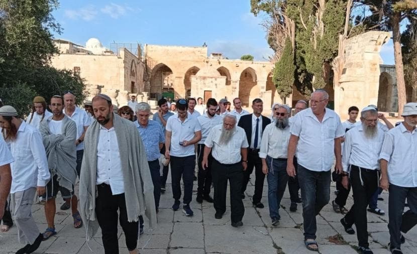 Settlers enter Al-Aqsa on fifth day of Tabernacles