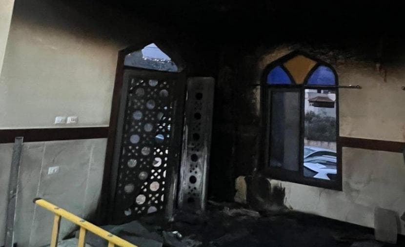 مستوطنون يحاولون إحراق مسجد في نابلس