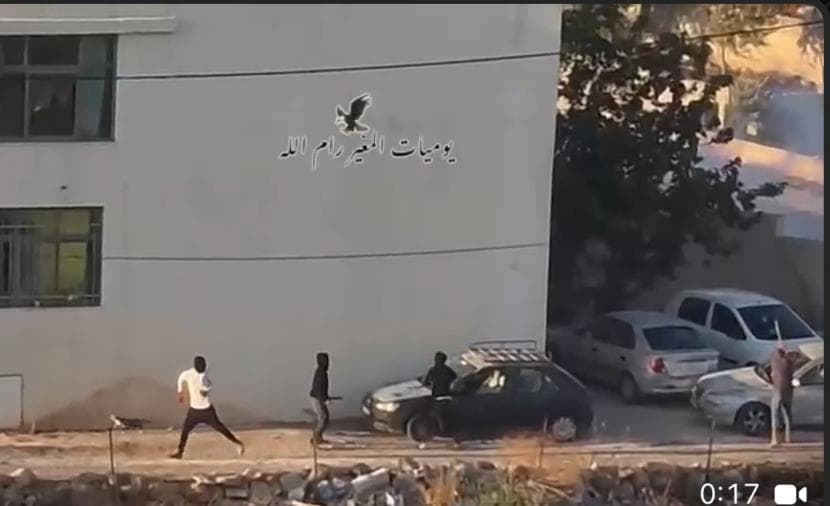 مستوطنون يهاجمون سيارة إسعاف في المغير