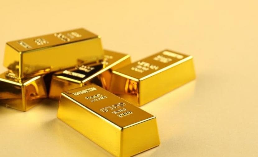 Gold edges up; weekly loss over 2%