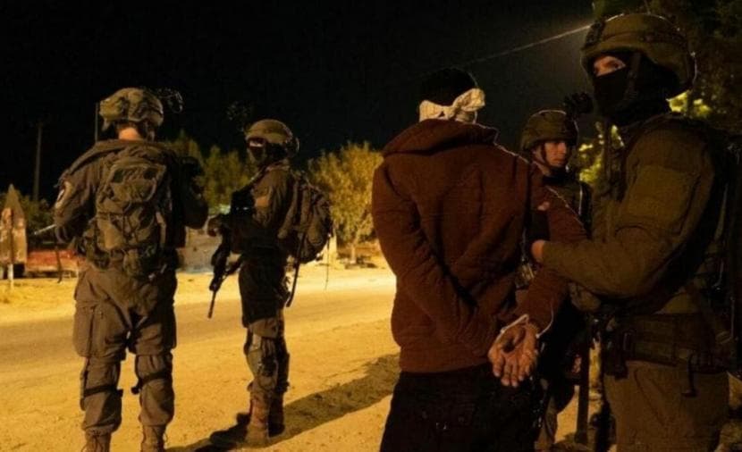 الاحتلال يعتقل شابين في مخيم الفارعة