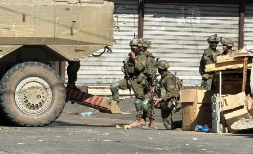 Salfit sees barricades and home raids
