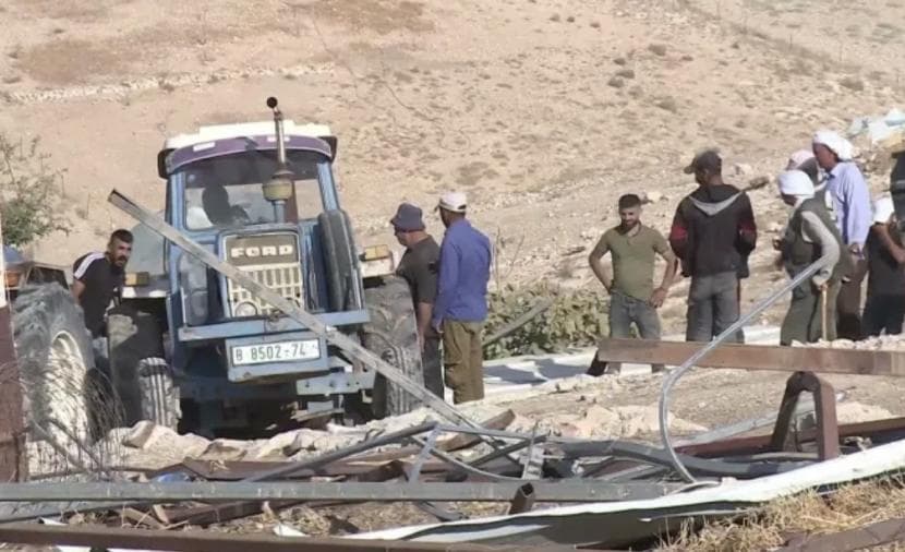 إسرائيل تهدم 10 منازل بالخليل وتشرد فلسطينيين