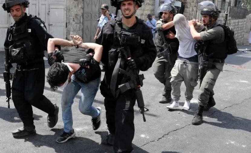 19 معتقلًا من حملات الاحتلال في الضفة