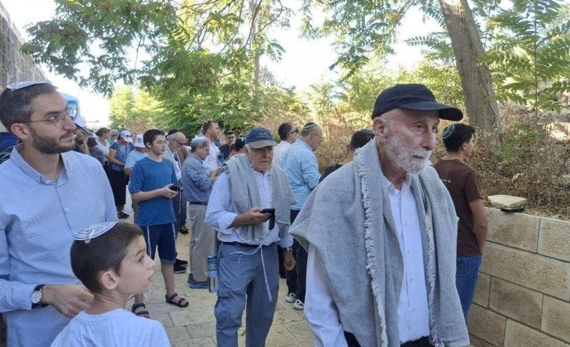 شؤون القدس تستنكر اقتحامات الأقصى