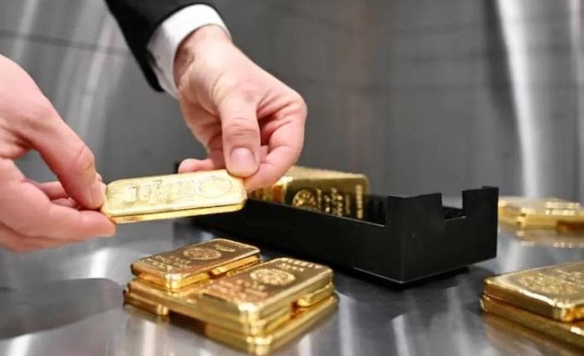 Gold Gains Amid Dollar and Bond Drop