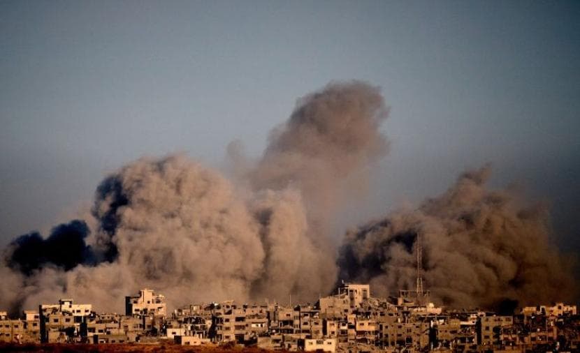 الاحتلال يفتح النار وقنابل إنارة في غزة