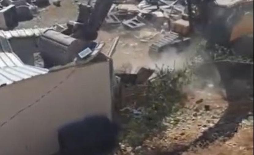 Occupation forces remove 8 tents in Hizma