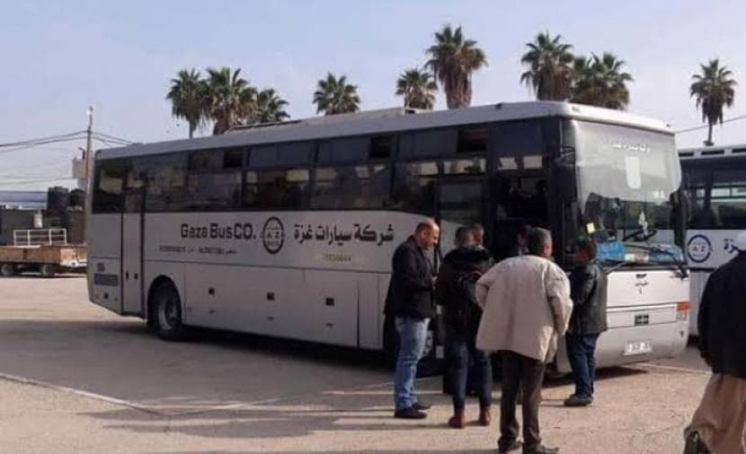 نقابة الباصات بغزة تحذر من توقف خدمات نقل الكوادر الطبية