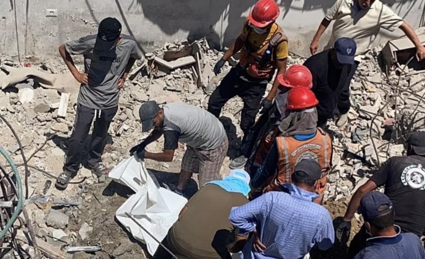 الدفن المدني ينقذ 55 جثة بغزة
