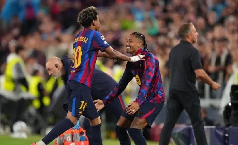 Barcelona opens with dominant win