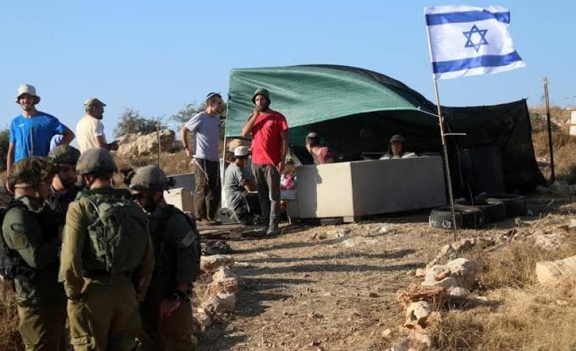Settlers attack home in Um Safa