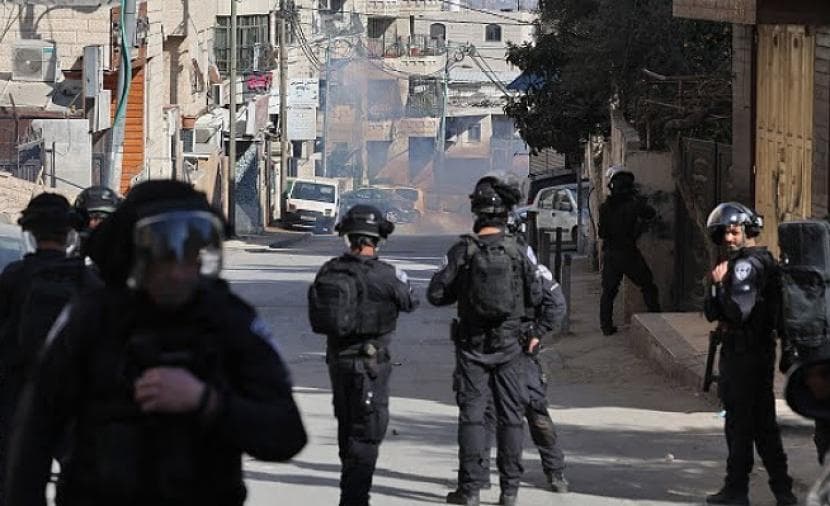 إسرائيل تخطط لعزل عناتا وشعفاط