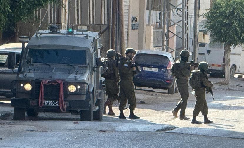 الاحتلال يداهم منازل في عناتا وشعفاط