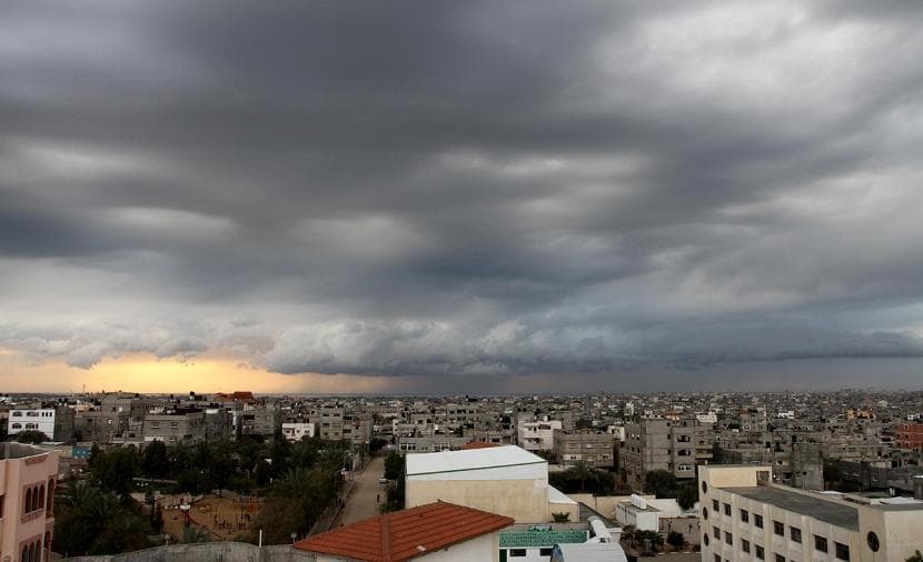 Weather in Palestine: scattered rain and clouds