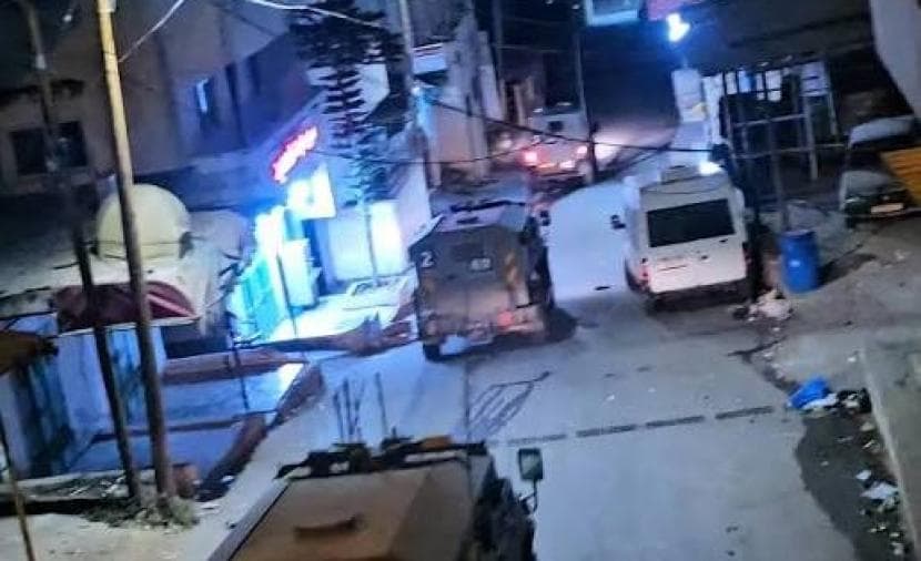 Occupation detains two youths from Faraa