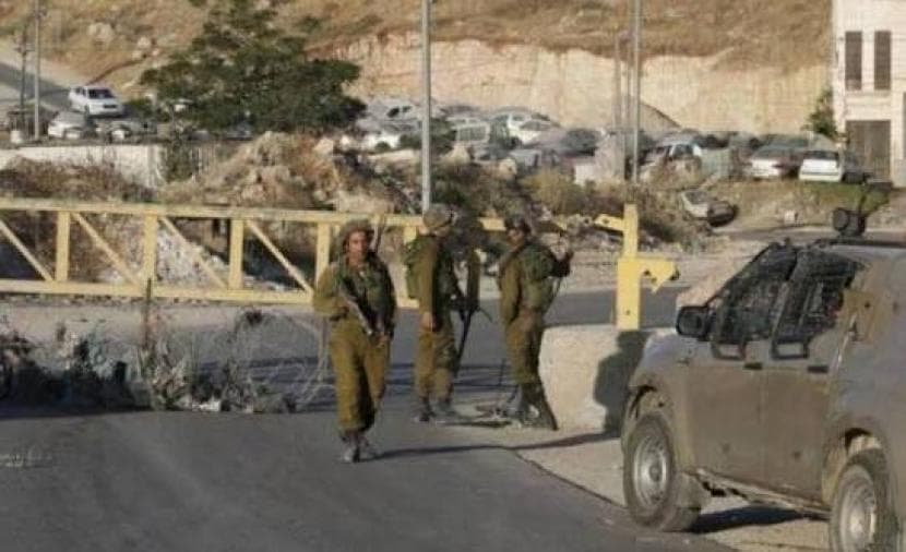 قوات الاحتلال تستمر في إغلاق مدخل سلفيت الشمالي