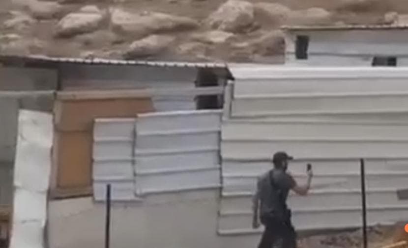 مستوطن يهاجم تجمعًا شرقي القدس