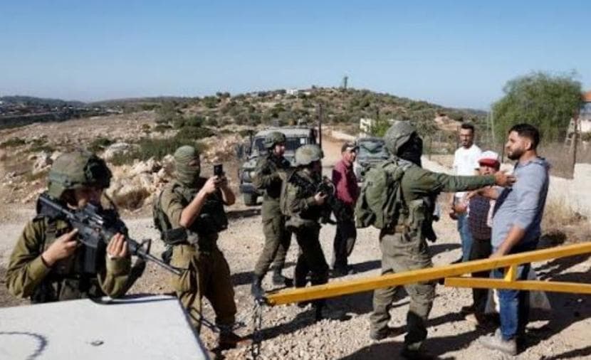 Occupation detains four citizens heading to pick olives in Saffa