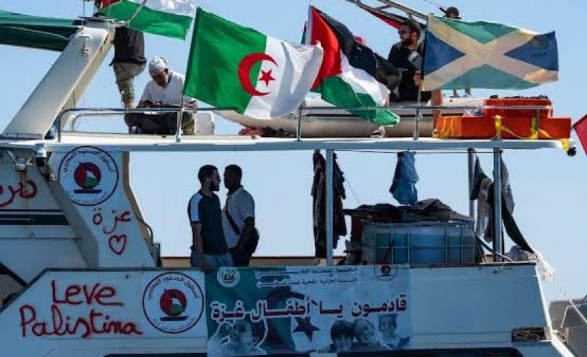 وقفة بمخيم الشاطئ تطالب بالإفراج عن ناشطي أسطول الصمود