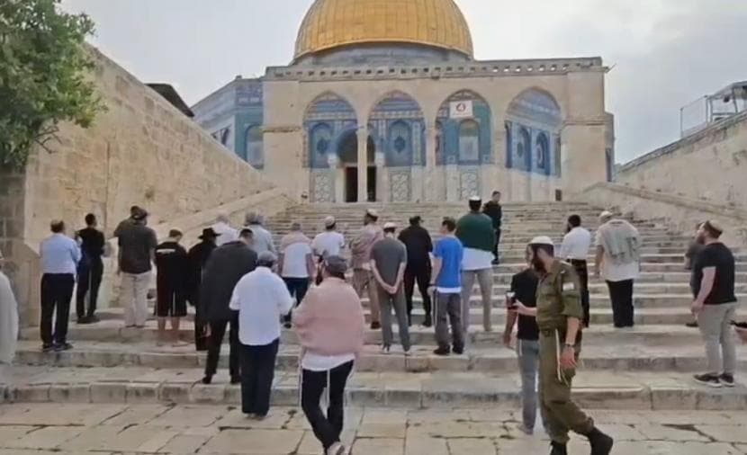 Settlers enter Al-Aqsa, perform rituals