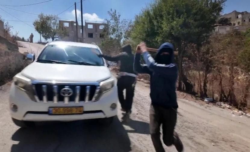 Settlers assault man and children near Ramallah