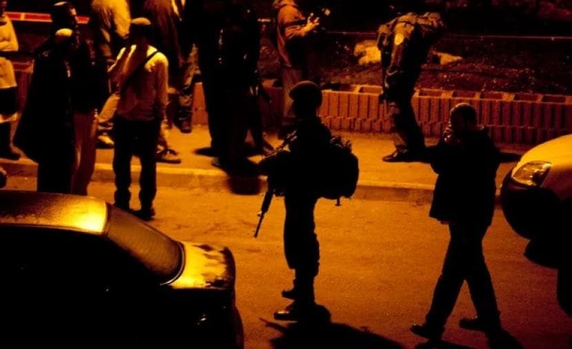 الاحتلال يعتقل صاحب منزل بنابلس بعد هجوم مستوطنين