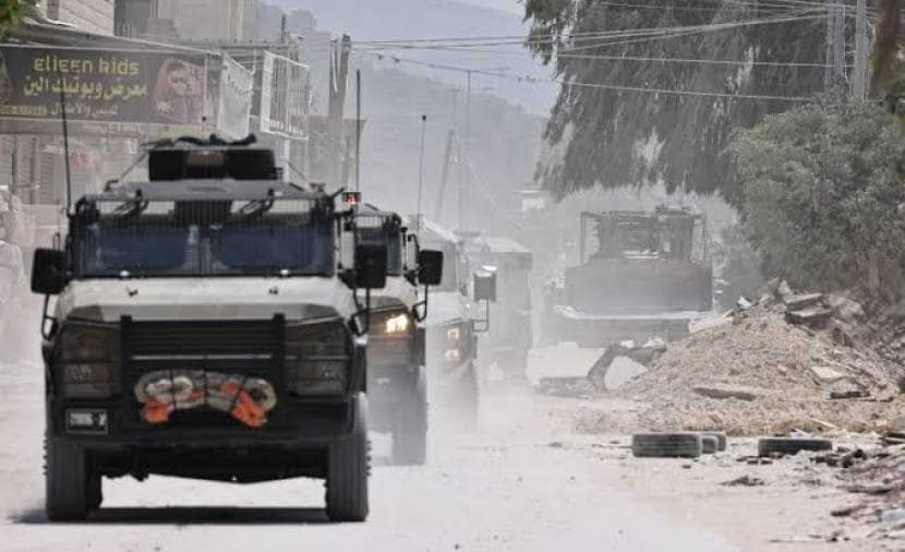 Forces detain three in Al-Mughayir