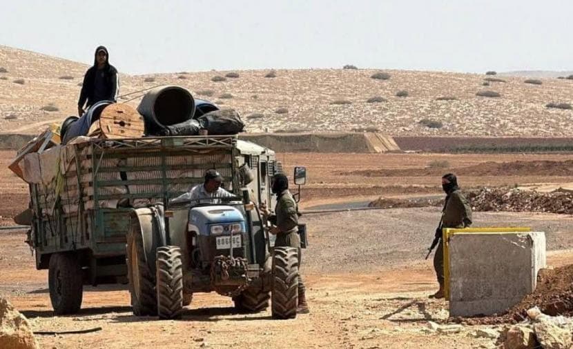 الاحتلال يواصل حصار الرأس الأحمر في الأغوار