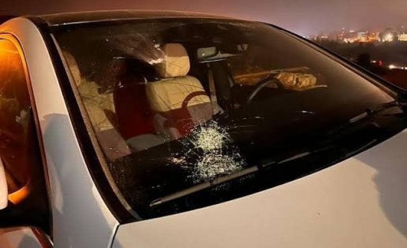 مهاجمون يعتدون على مواطنين ومركبات في المغير وأبو فلاح