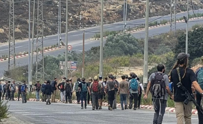 مستوطنون يهاجمون حي الريحان رام الله