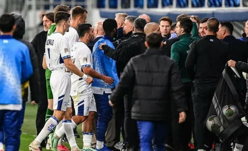 Israeli player spits at Irish team officials