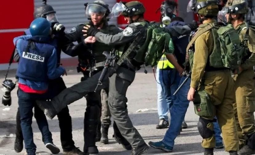 15 detainees held in West Bank raids